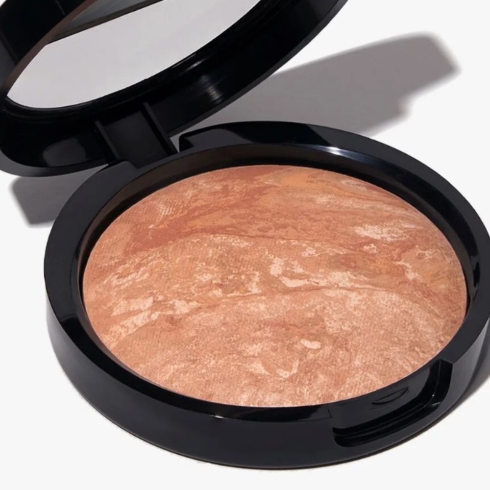 Laura Geller baked balance-N-Brighten color correcting foundation (light) NEW! - Picture 8 of 9